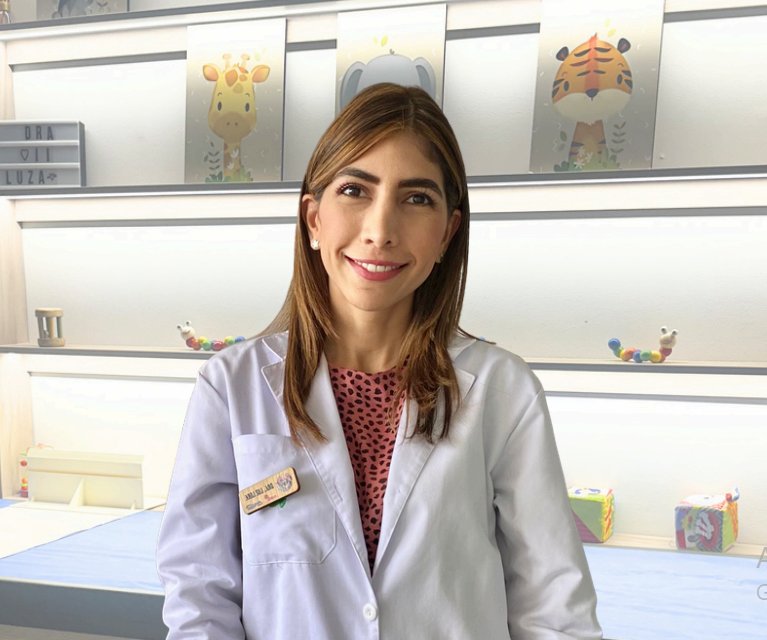 Dra. Luz Alejandra Lora con su paciente